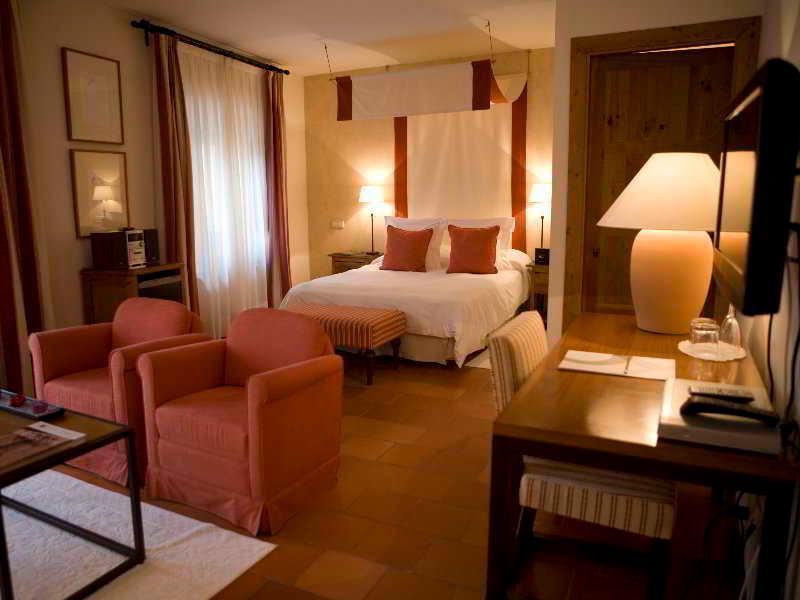 Hotel Hospederia de Santo Domingo Pedraza Esterno foto